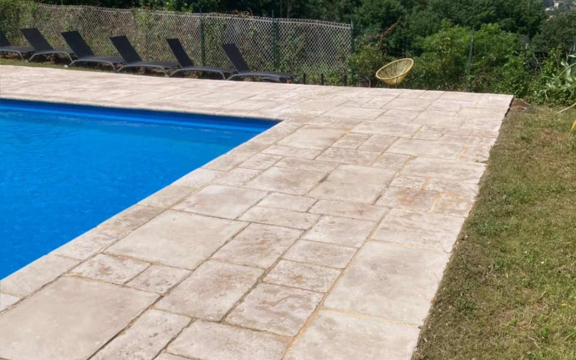 Comment nettoyer une terrasse en pierre