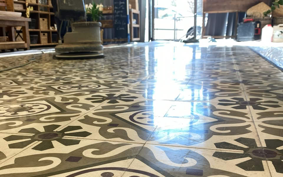 Cristallisation des carreaux de ciment