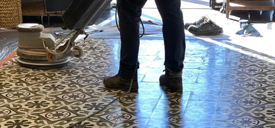 Cristallisation des carreaux de ciment