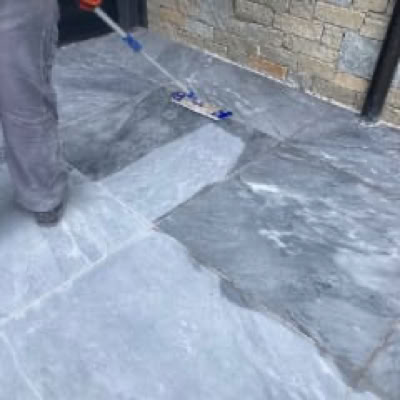 Comment nettoyer une terrasse en pierre